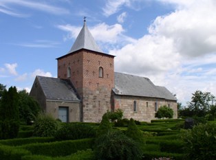 Her er et billede af Skrave Kirke